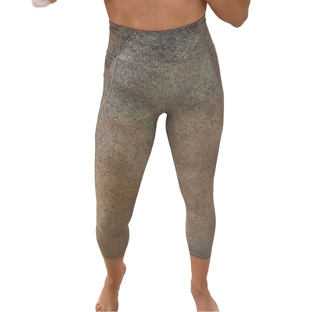 SZ:4 Lululemon Gray Galaxy Capri Leggings